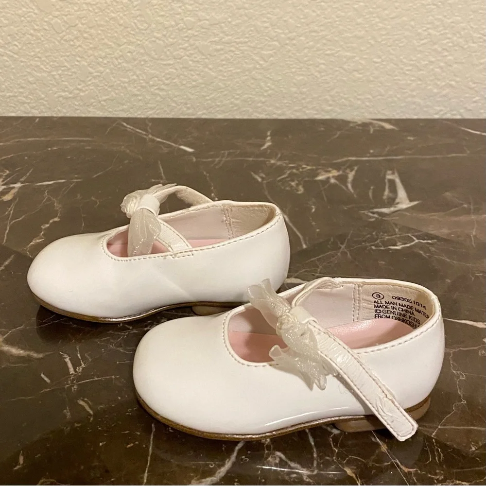 Osh Kosh White Patent‎ Mary Janes size 3
